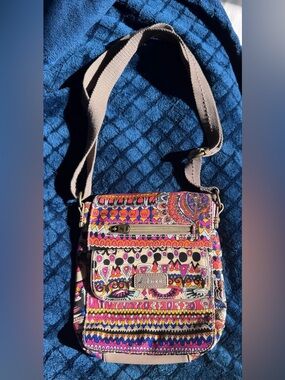 New NWOT Vibrant Festive Festival Sakroots Crossbody Bag Purse Bohemian Chic